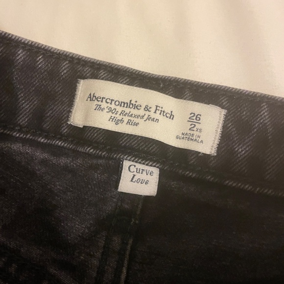Abercrombie and Fitch High Rise 90s Relaxed Jean Black (Curve Love) 26 - Picture 5 of 5